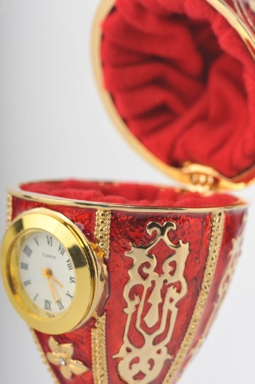 Keren Kopal Red Egg with a Clock