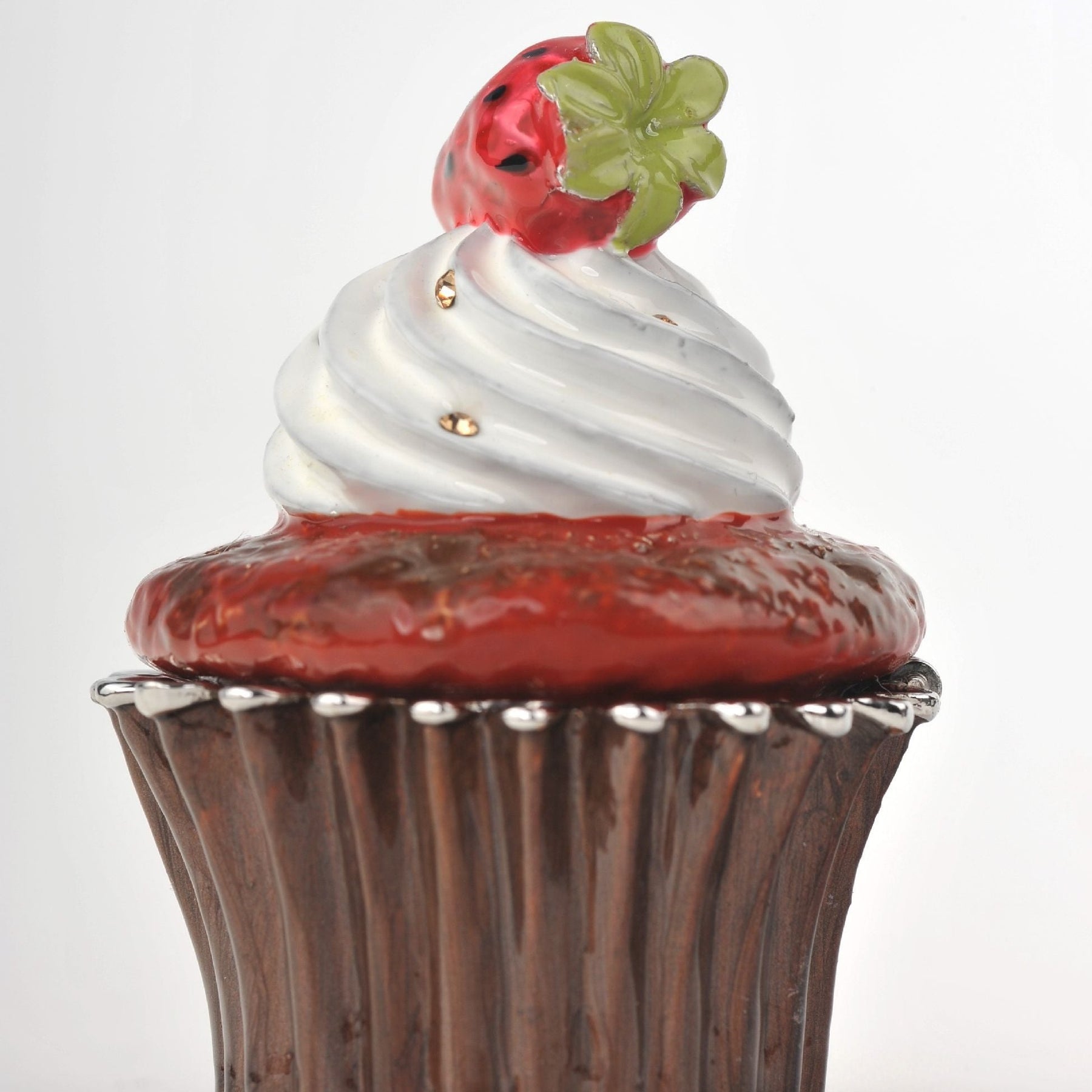 Keren Kopal Red Velvet Cupcake with Strawberry