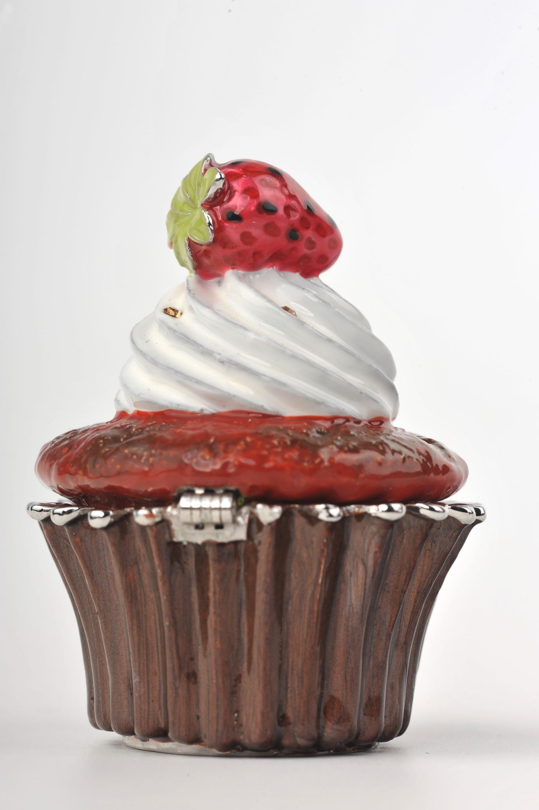 Keren Kopal Red Velvet Cupcake with Strawberry