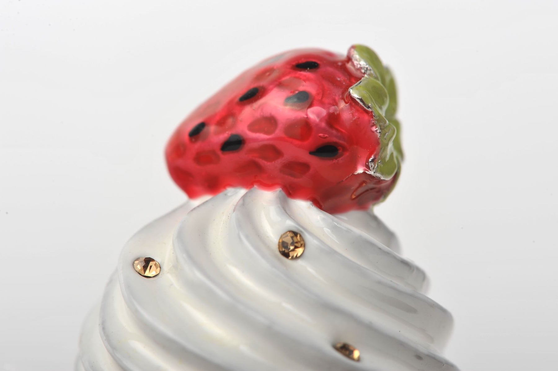 Keren Kopal Red Velvet Cupcake with Strawberry