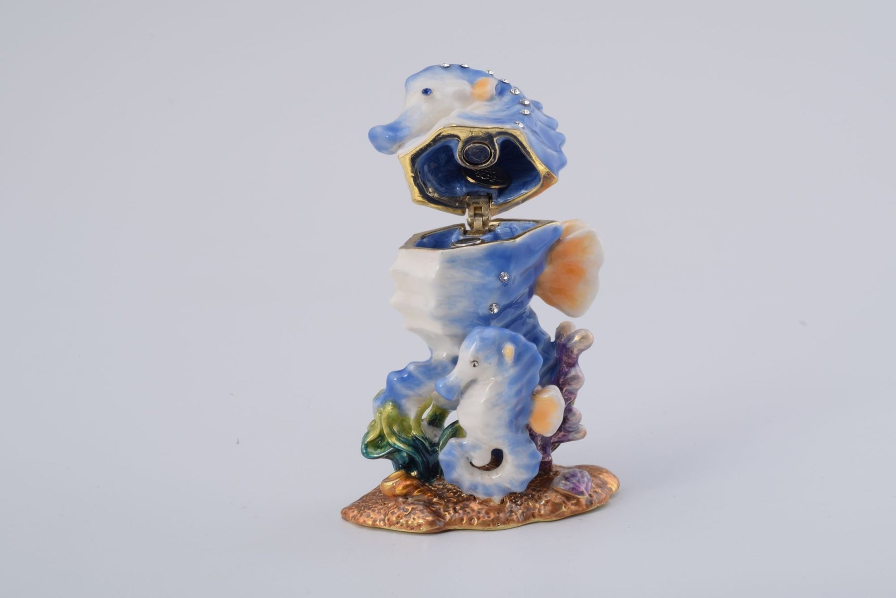 Keren Kopal Seahorse with a Baby Seahorse