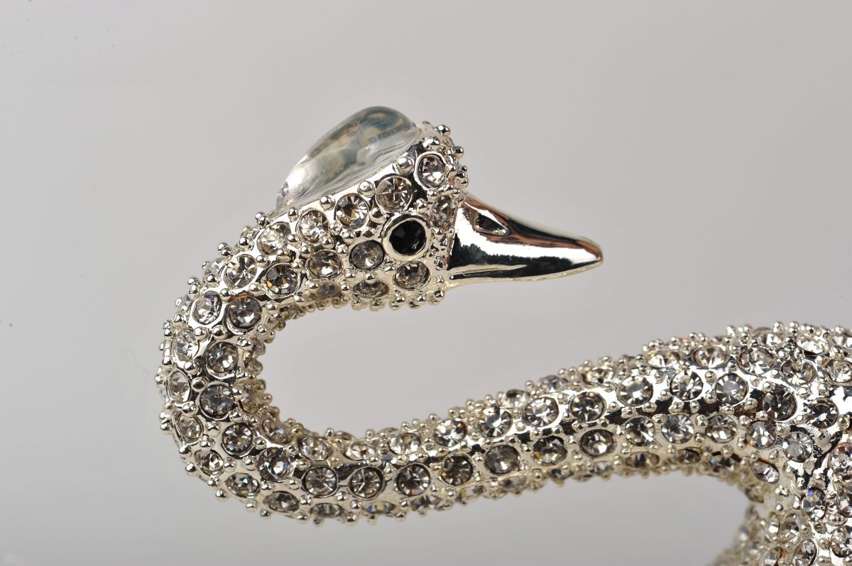 Keren Kopal Silver White Swan