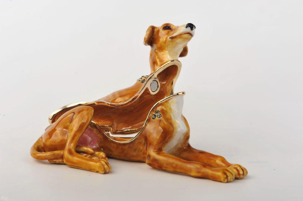 Keren Kopal Sitting Dog