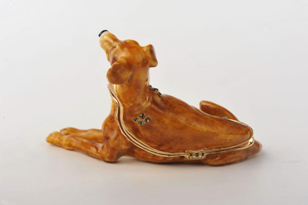 Keren Kopal Sitting Dog