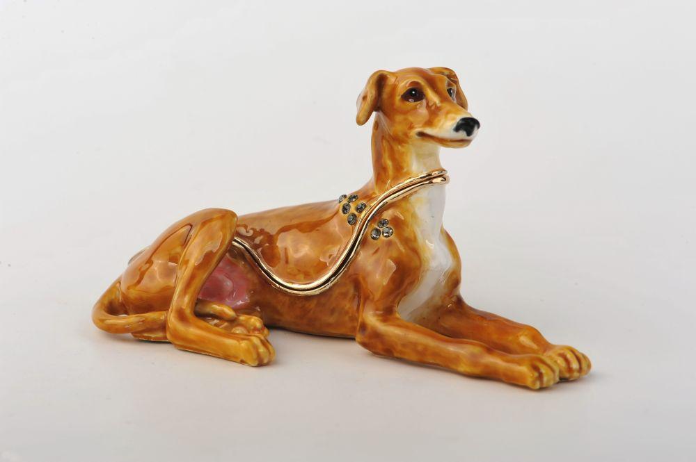 Keren Kopal Sitting Dog