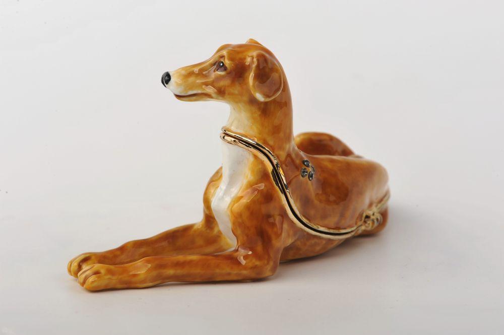 Keren Kopal Sitting Dog