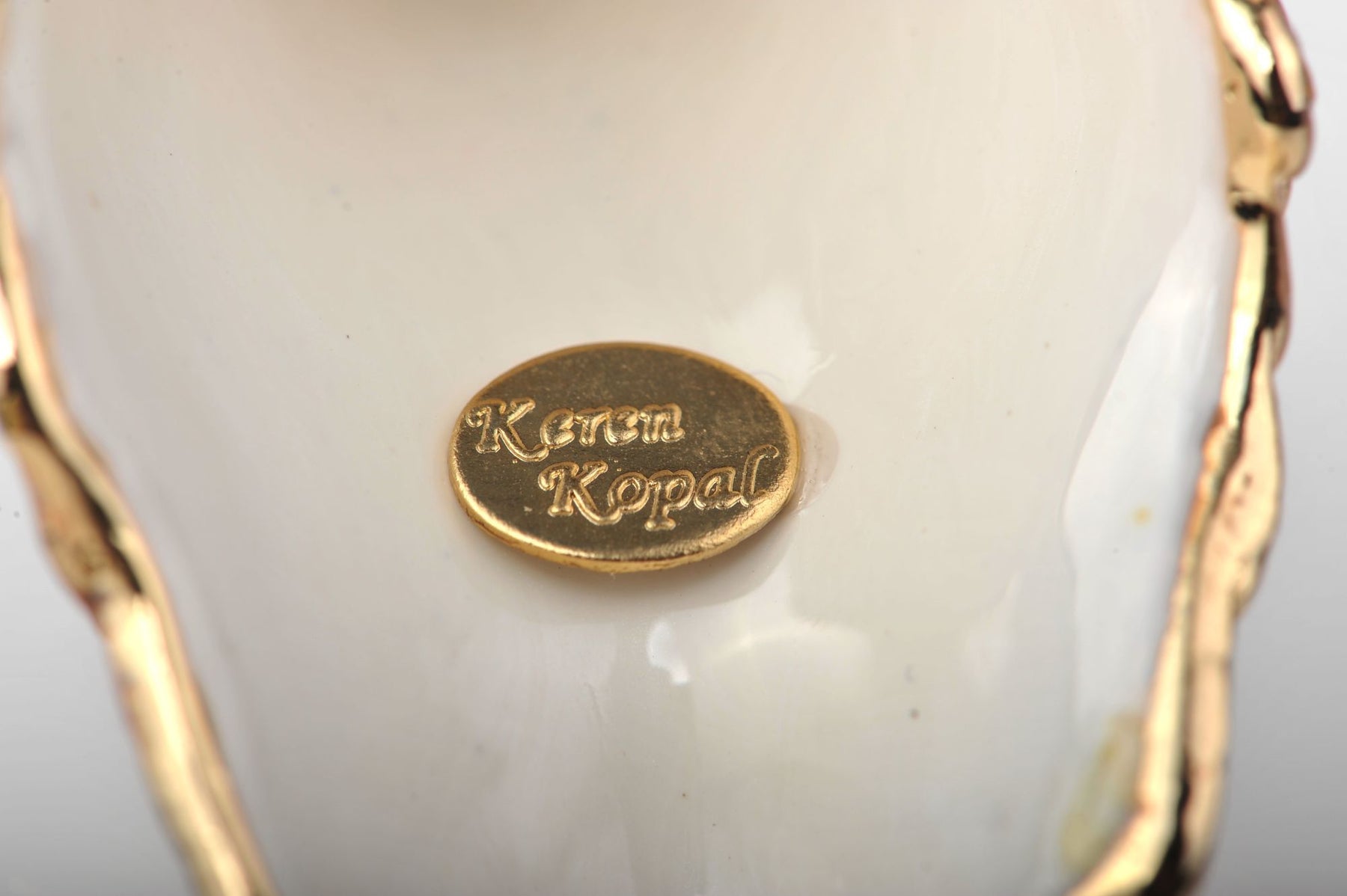 Keren Kopal Sitting Rooster