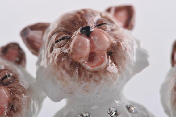 Keren Kopal Three White Cats Singing