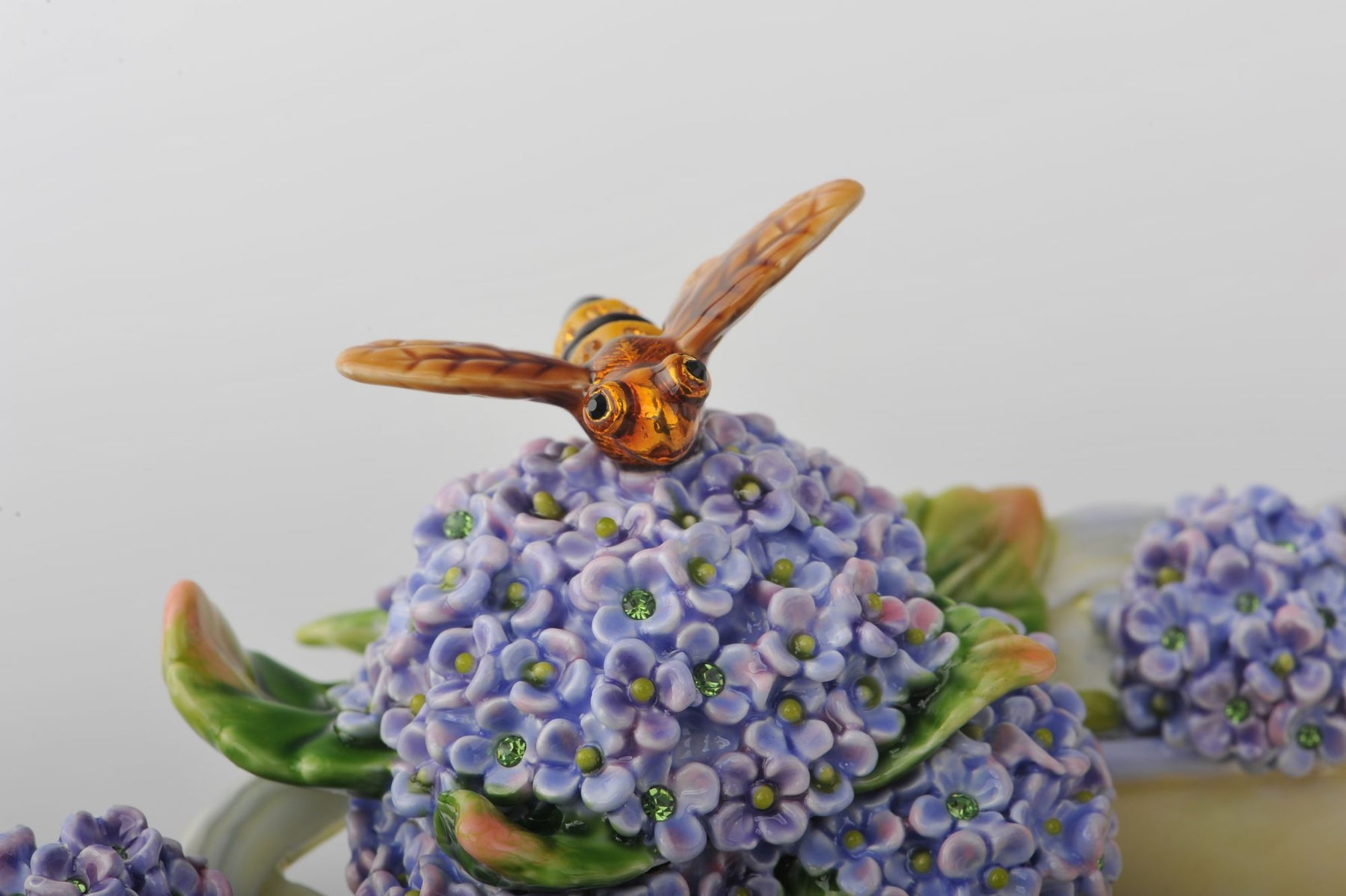 Keren Kopal Trinket Plate with a Bee