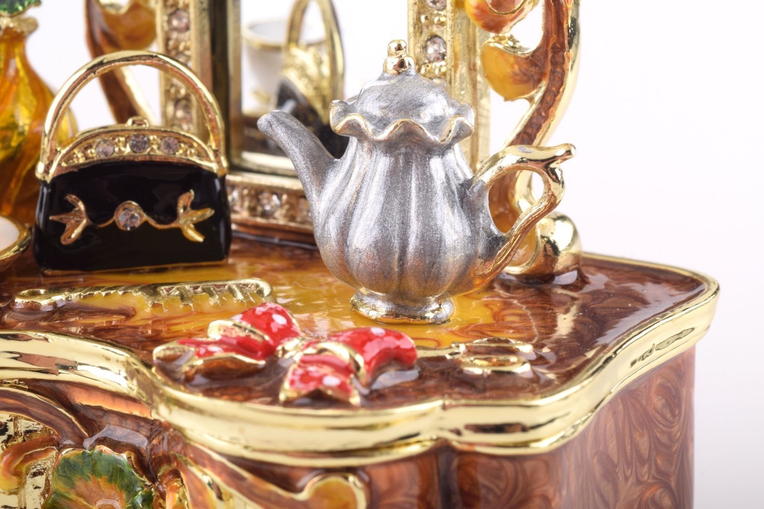 Keren Kopal Vanity Table