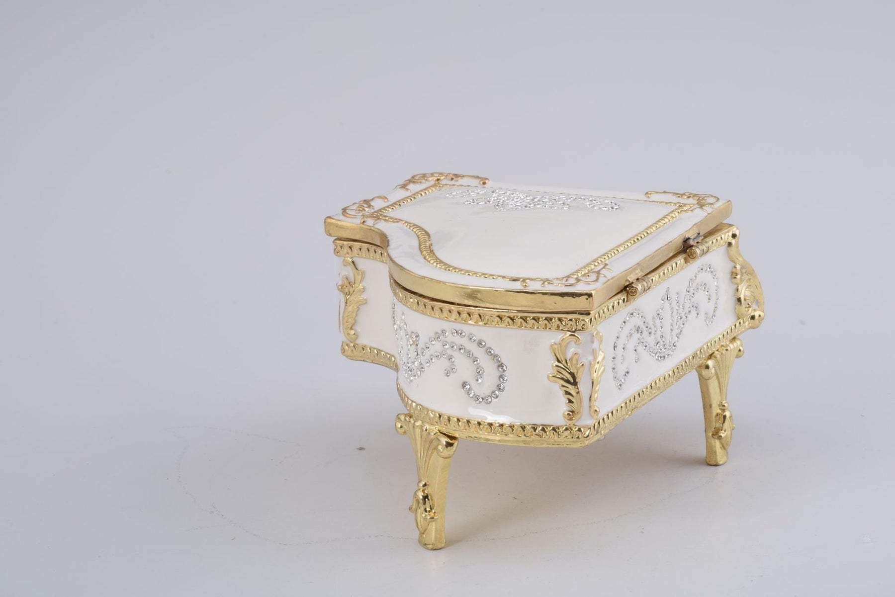 Keren Kopal White Piano