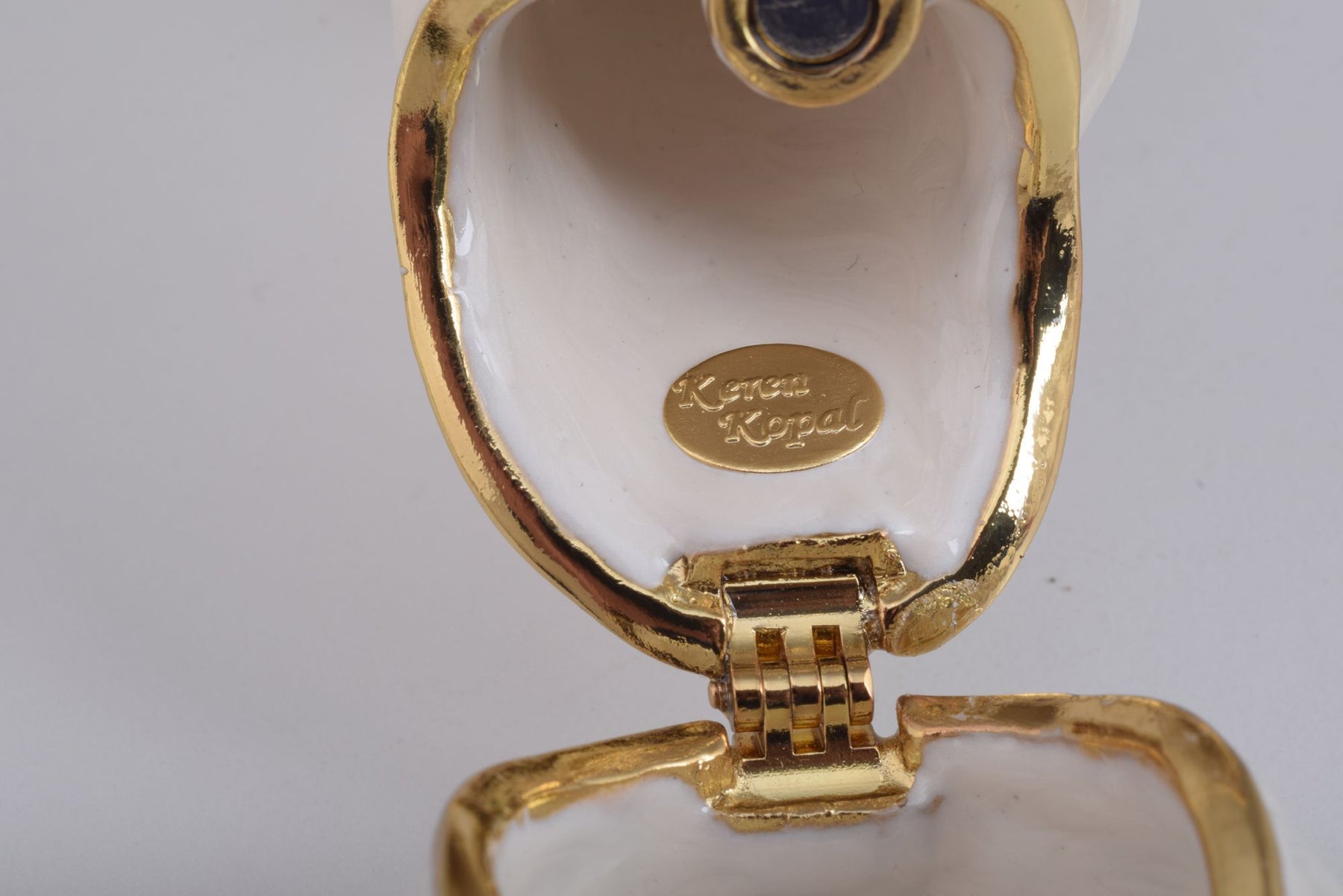 Keren Kopal White Rabbit with Colorful Baloons