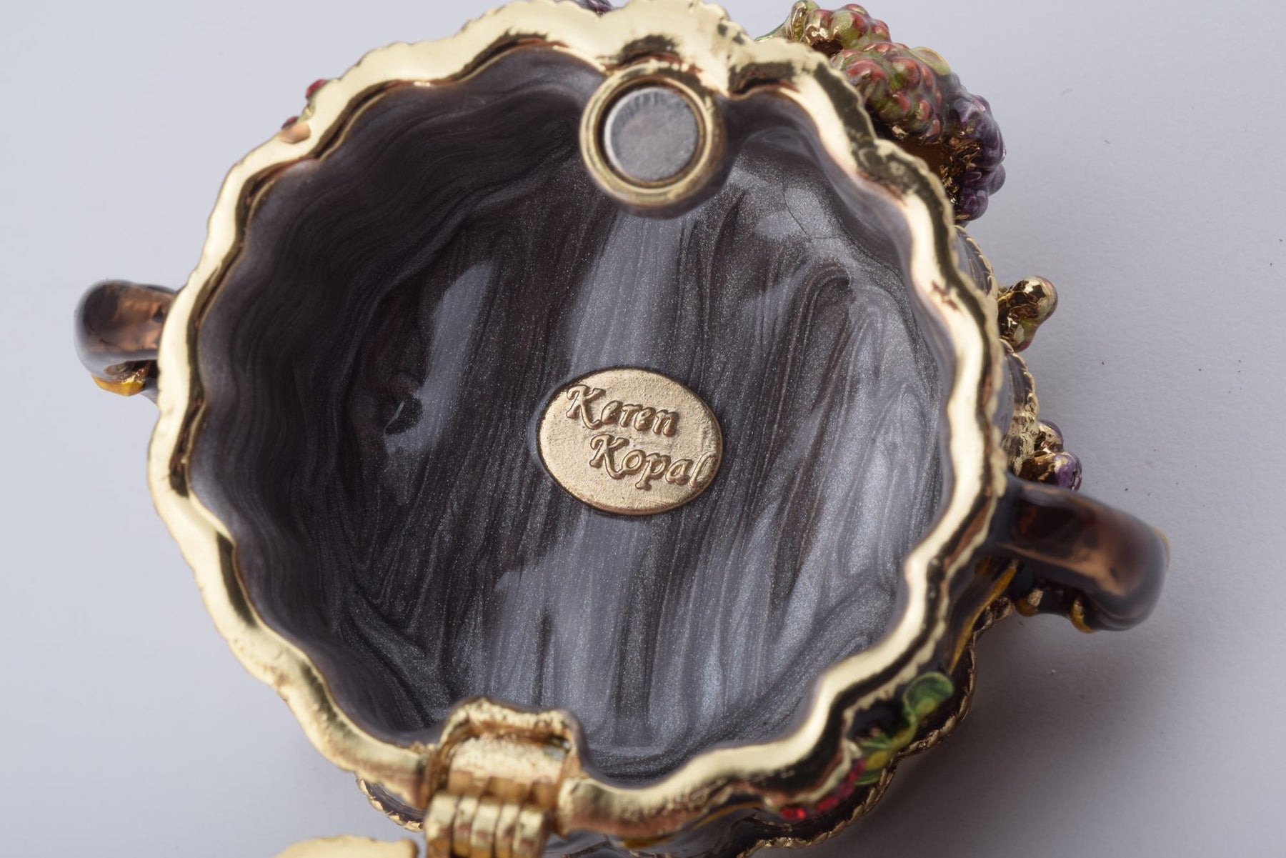 Keren Kopal Wine and Graps Bucket