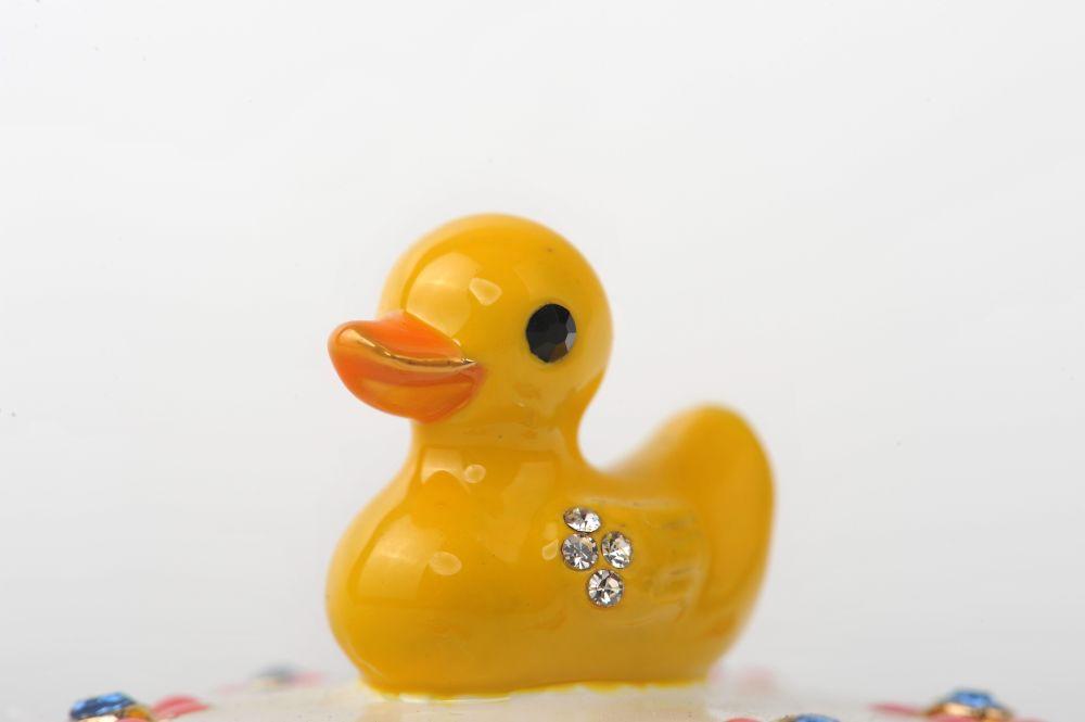 Keren Kopal Yellow Duck on Blue Cupcake