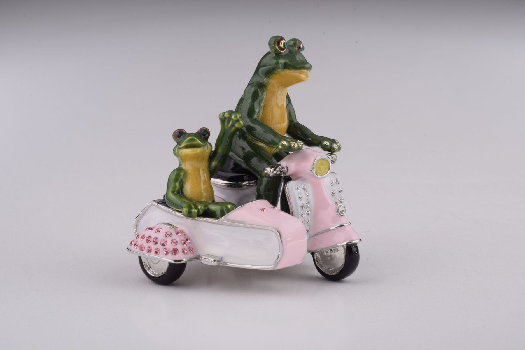 Keren Kopal Frogs Riding Vespa with Sidecar