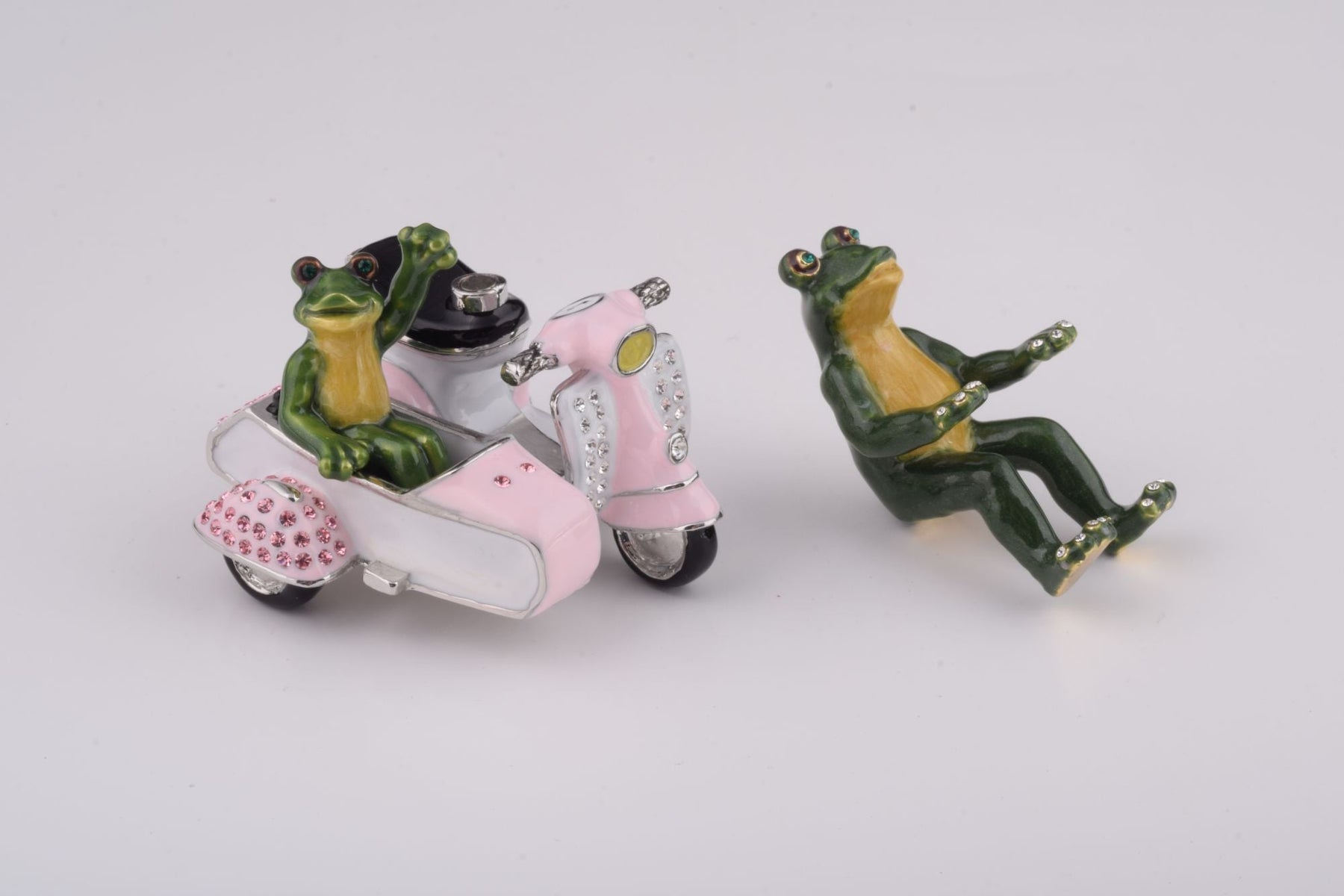 Keren Kopal Frogs Riding Vespa with Sidecar
