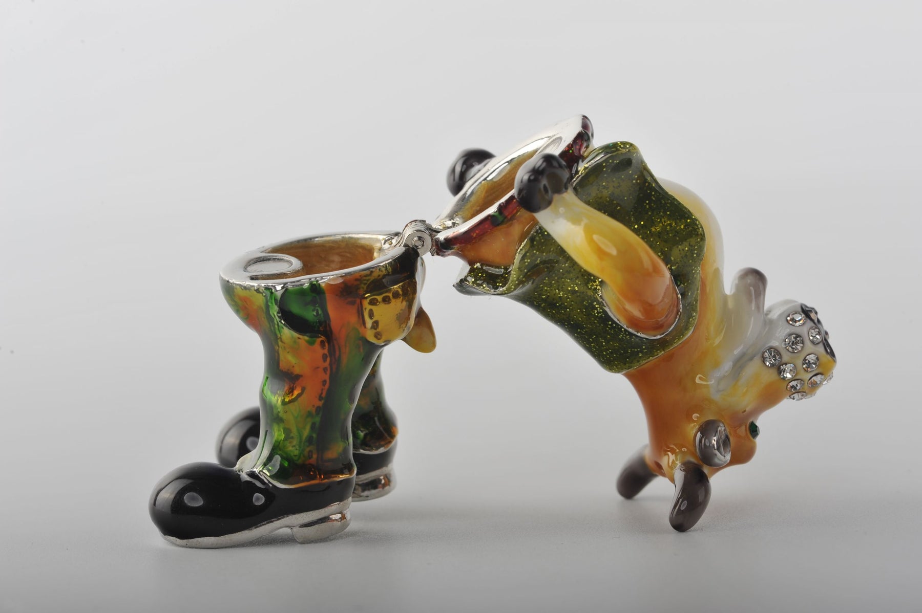 Keren Kopal Standing Bull with Green Pants