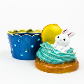 Keren Kopal Rabbit on Cupcake