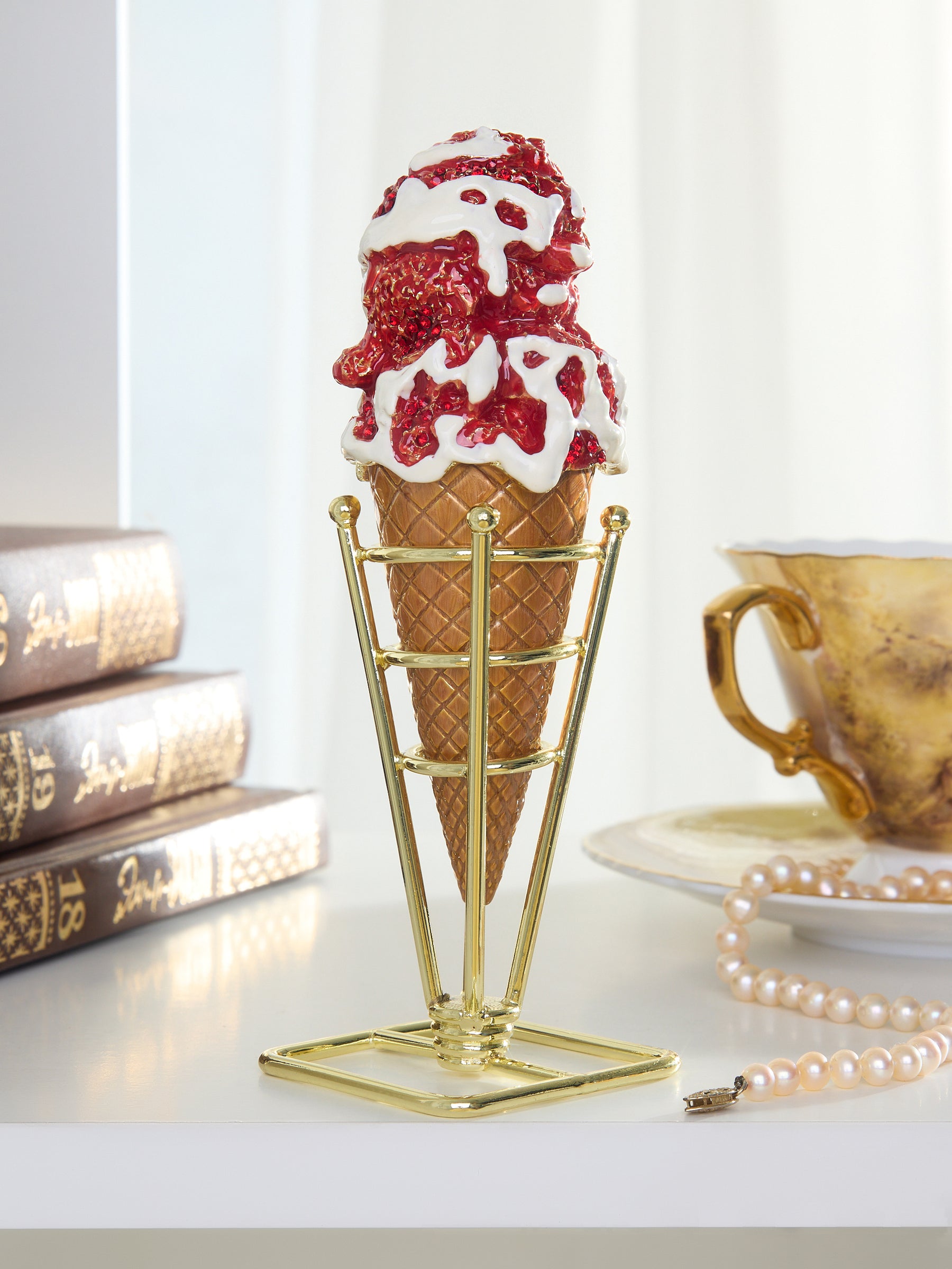 קופסת תכשיטים גביע גלידה תות שמנת ווניל | קרן קופל