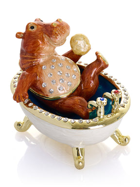 Hippopotame Brun Prenant un Bain dans une Baignoire sur Pieds
