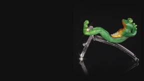 Grenouille Verte Faisant de l'Exercice sur un Banc – Boîte à Bijoux