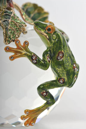 Keren Kopal Crystal Apple with a Green Frog on it  156.50