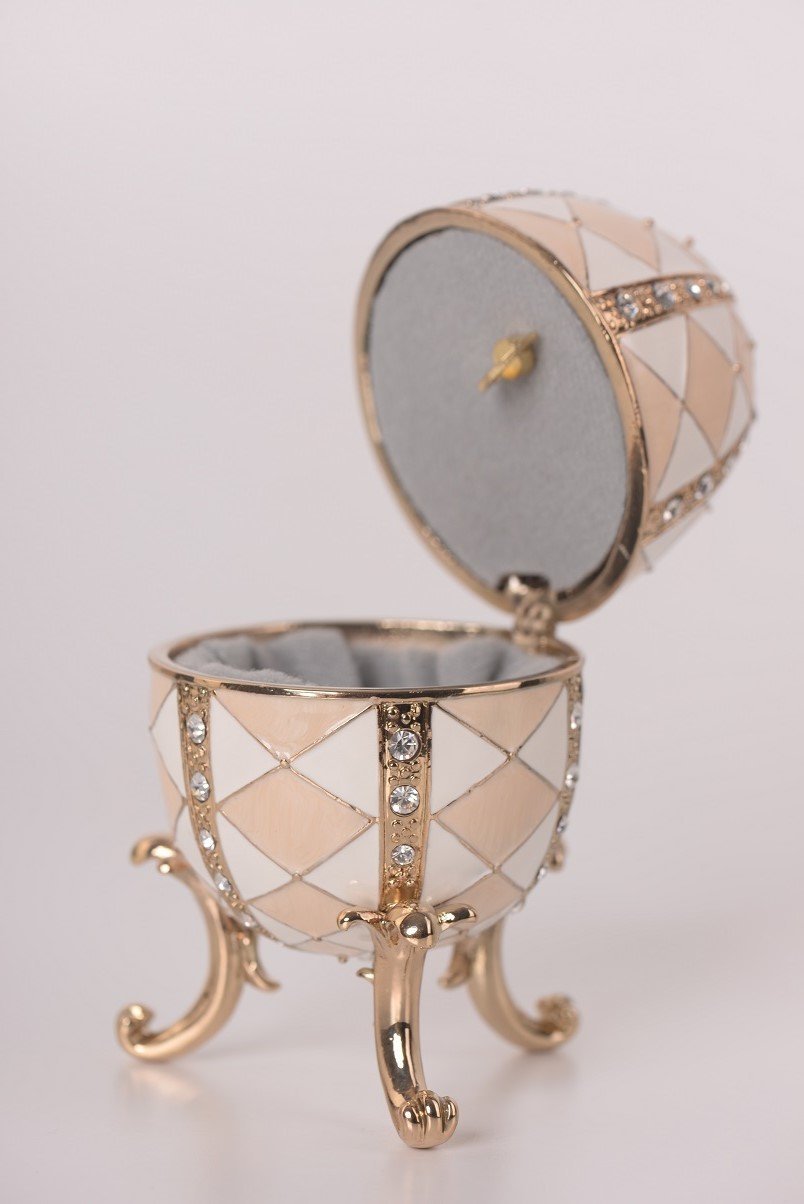 Keren Kopal White & Pink Music Playing Faberge Egg  102.00