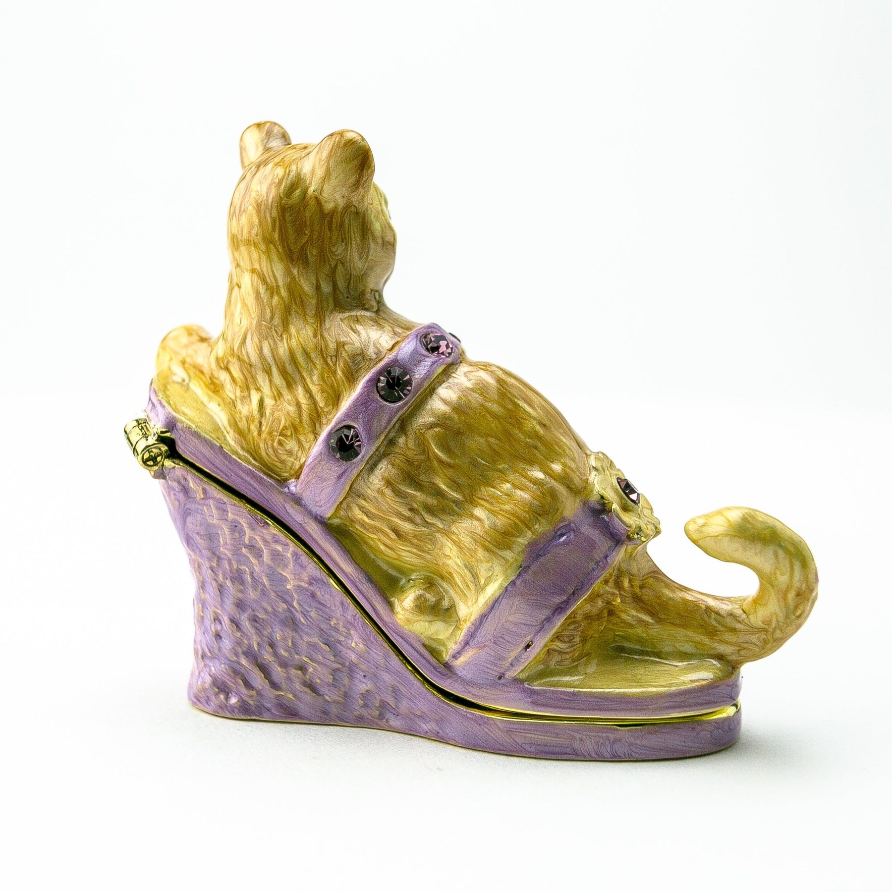 Cat sitting on an Evening Shoe trinket box Keren Kopal