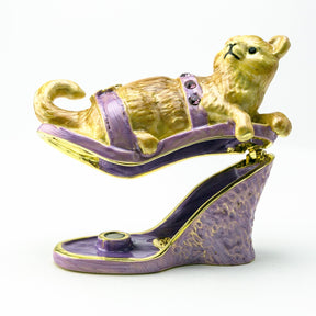 Cat sitting on an Evening Shoe trinket box Keren Kopal